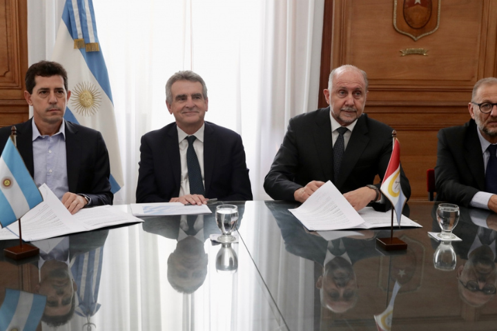 El gobernador Perotti firmó un convenio con nación para utilizar cámaras de reconocimiento facial en Rosario